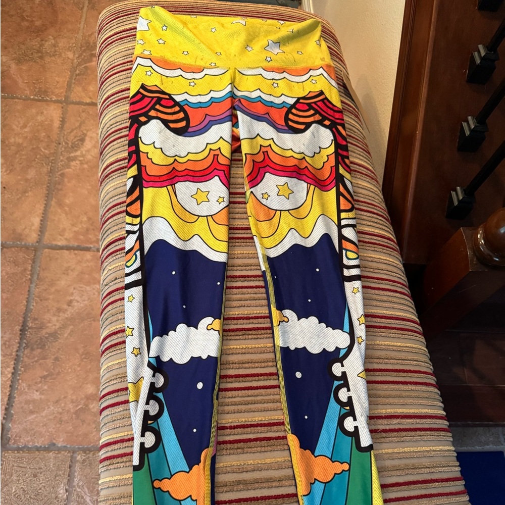 NEW WITH TAGS Niyama Sol DREAMER Vibrant Rainbow Leggings